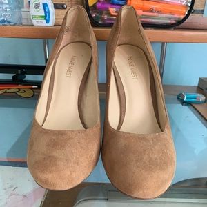 Nine West nude pomps.